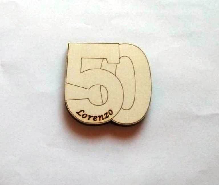 Calamita compleanno 50 Magnete personalizzato con nome Idea Bomboniera originale Legno - Articolo in legno - Calamite